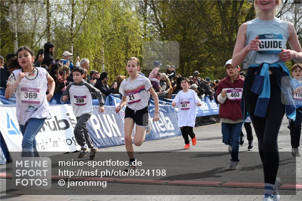 12.04.2026 - 45. Internationalen Wilhelmsburger Insellauf J. Mangold http://msf.ph/oto/9524198 12.04.2026 14:50:17 Ziel 1038, 516, 445, 395, 600, 168, 396, 871, 173, 369, 21, 403, 398, 1064, 667, 661, 1829, 561, 469, 397, 393 meine-sportfotos.de
