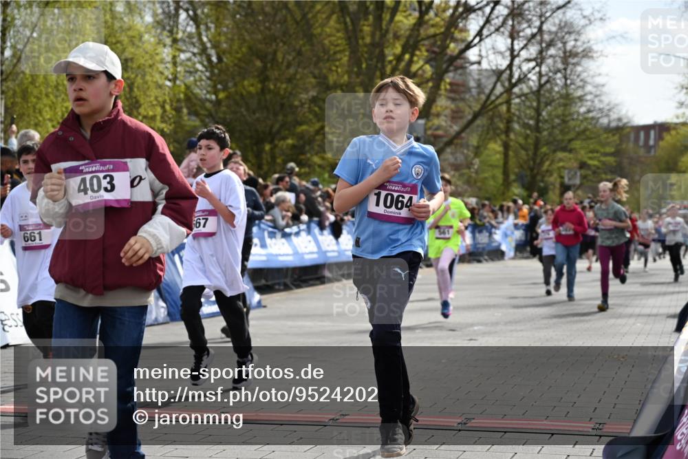 12.04.2026 - 45. Internationalen Wilhelmsburger Insellauf J. Mangold http://msf.ph/oto/9524202 12.04.2026 14:50:18 Ziel 395, 600, 168, 396, 871, 173, 369, 21, 403, 398, 1064, 667, 661, 1829, 561, 469, 397, 393, 376 meine-sportfotos.de