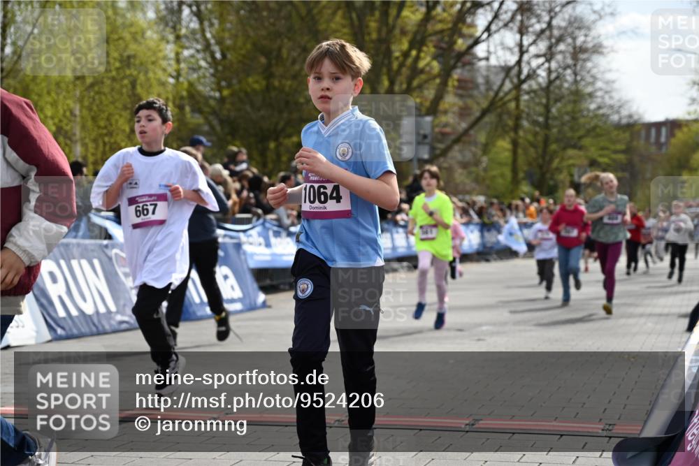 12.04.2026 - 45. Internationalen Wilhelmsburger Insellauf J. Mangold http://msf.ph/oto/9524206 12.04.2026 14:50:18 Ziel 395, 600, 168, 396, 871, 173, 369, 21, 403, 398, 1064, 667, 661, 1829, 561, 469, 397, 393, 376 meine-sportfotos.de