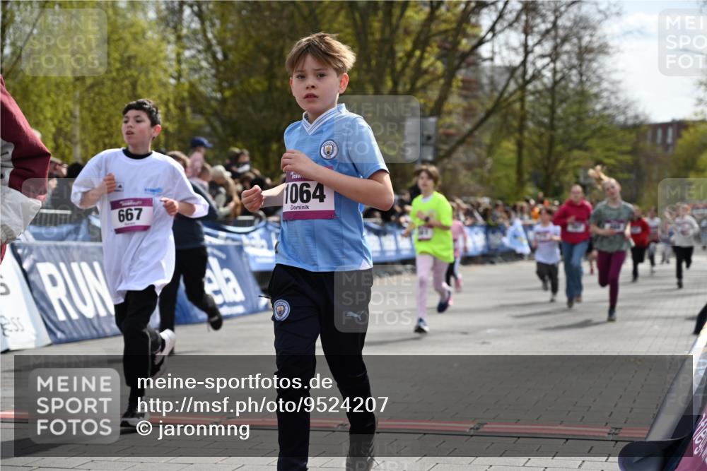 12.04.2026 - 45. Internationalen Wilhelmsburger Insellauf J. Mangold http://msf.ph/oto/9524207 12.04.2026 14:50:18 Ziel 395, 600, 168, 396, 871, 173, 369, 21, 403, 398, 1064, 667, 661, 1829, 561, 469, 397, 393, 376 meine-sportfotos.de