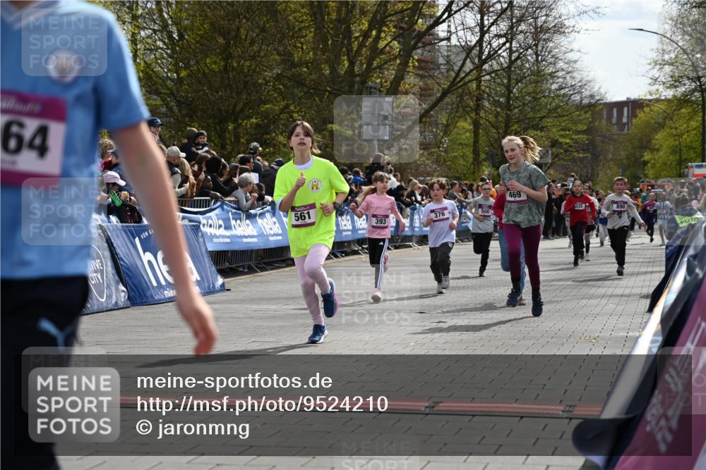 12.04.2026 - 45. Internationalen Wilhelmsburger Insellauf J. Mangold http://msf.ph/oto/9524210 12.04.2026 14:50:19 Ziel 173, 369, 21, 403, 398, 1064, 667, 661, 1829, 561, 469, 397, 393, 376, 890, 500 meine-sportfotos.de