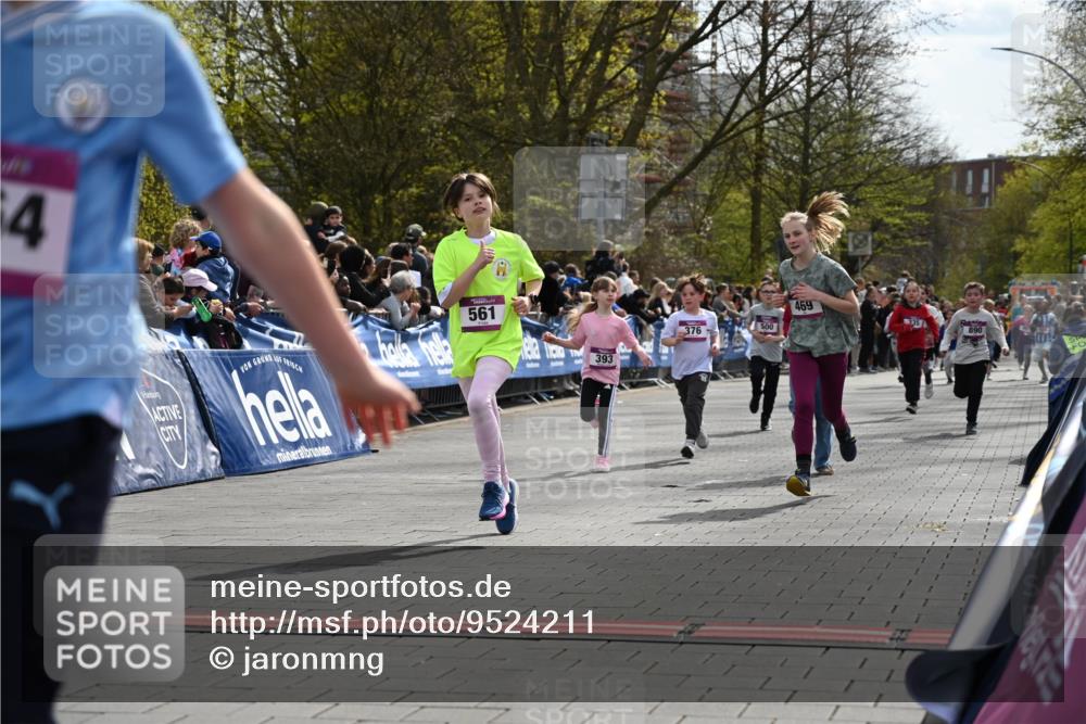12.04.2026 - 45. Internationalen Wilhelmsburger Insellauf J. Mangold http://msf.ph/oto/9524211 12.04.2026 14:50:19 Ziel 173, 369, 21, 403, 398, 1064, 667, 661, 1829, 561, 469, 397, 393, 376, 890, 500 meine-sportfotos.de