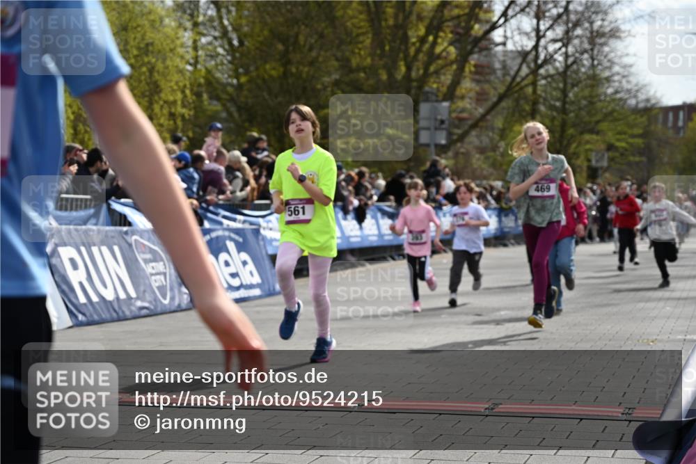 12.04.2026 - 45. Internationalen Wilhelmsburger Insellauf J. Mangold http://msf.ph/oto/9524215 12.04.2026 14:50:20 Ziel 173, 369, 21, 403, 398, 1064, 667, 661, 1829, 561, 469, 397, 393, 376, 890, 500, 1037, 335 meine-sportfotos.de