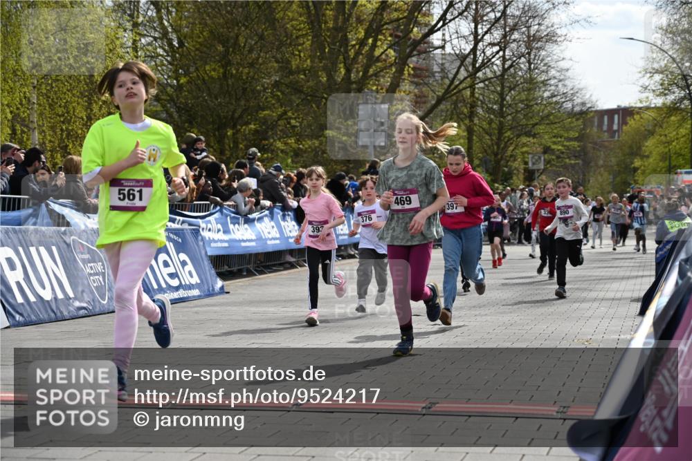 12.04.2026 - 45. Internationalen Wilhelmsburger Insellauf J. Mangold http://msf.ph/oto/9524217 12.04.2026 14:50:20 Ziel 173, 369, 21, 403, 398, 1064, 667, 661, 1829, 561, 469, 397, 393, 376, 890, 500, 1037, 335 meine-sportfotos.de