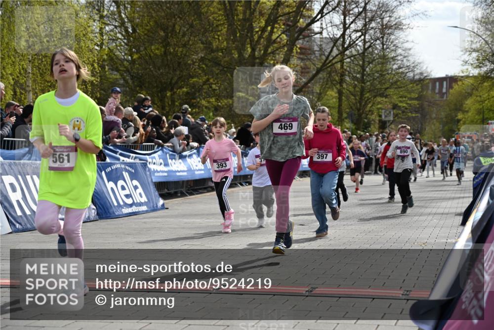 12.04.2026 - 45. Internationalen Wilhelmsburger Insellauf J. Mangold http://msf.ph/oto/9524219 12.04.2026 14:50:20 Ziel 173, 369, 21, 403, 398, 1064, 667, 661, 1829, 561, 469, 397, 393, 376, 890, 500, 1037, 335 meine-sportfotos.de