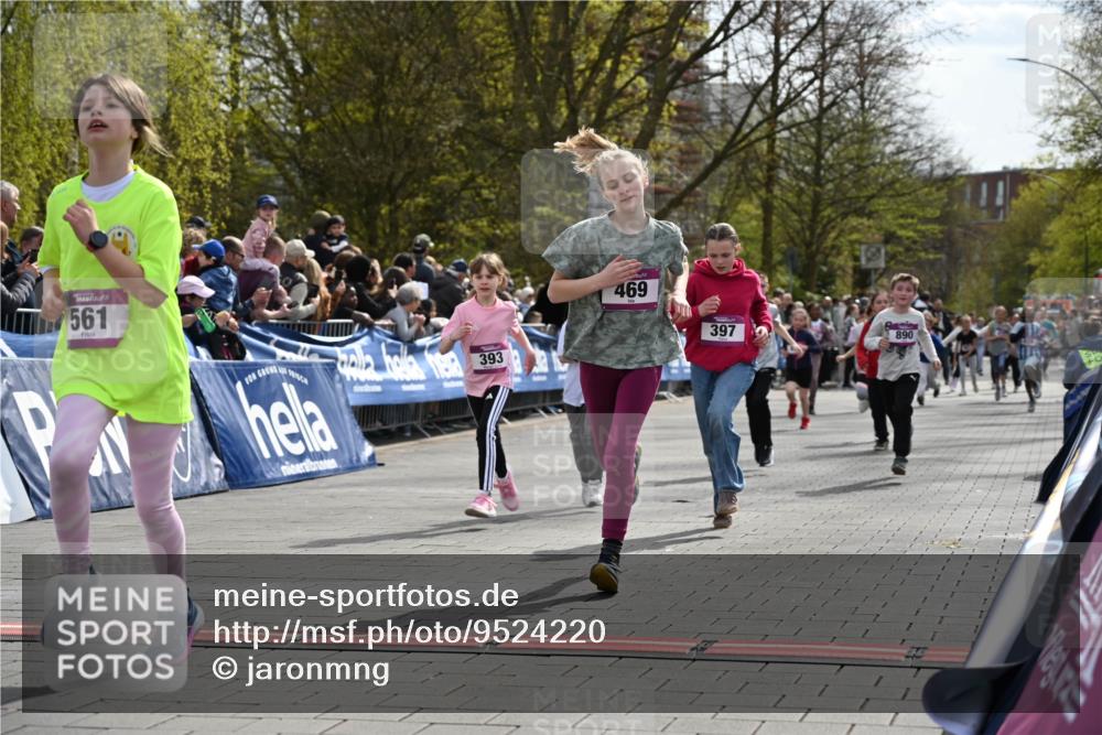 12.04.2026 - 45. Internationalen Wilhelmsburger Insellauf J. Mangold http://msf.ph/oto/9524220 12.04.2026 14:50:20 Ziel 173, 369, 21, 403, 398, 1064, 667, 661, 1829, 561, 469, 397, 393, 376, 890, 500, 1037, 335 meine-sportfotos.de