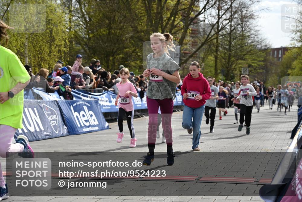 12.04.2026 - 45. Internationalen Wilhelmsburger Insellauf J. Mangold http://msf.ph/oto/9524223 12.04.2026 14:50:21 Ziel 21, 403, 398, 1064, 667, 661, 1829, 561, 469, 397, 393, 376, 890, 500, 1037, 335, 370 meine-sportfotos.de
