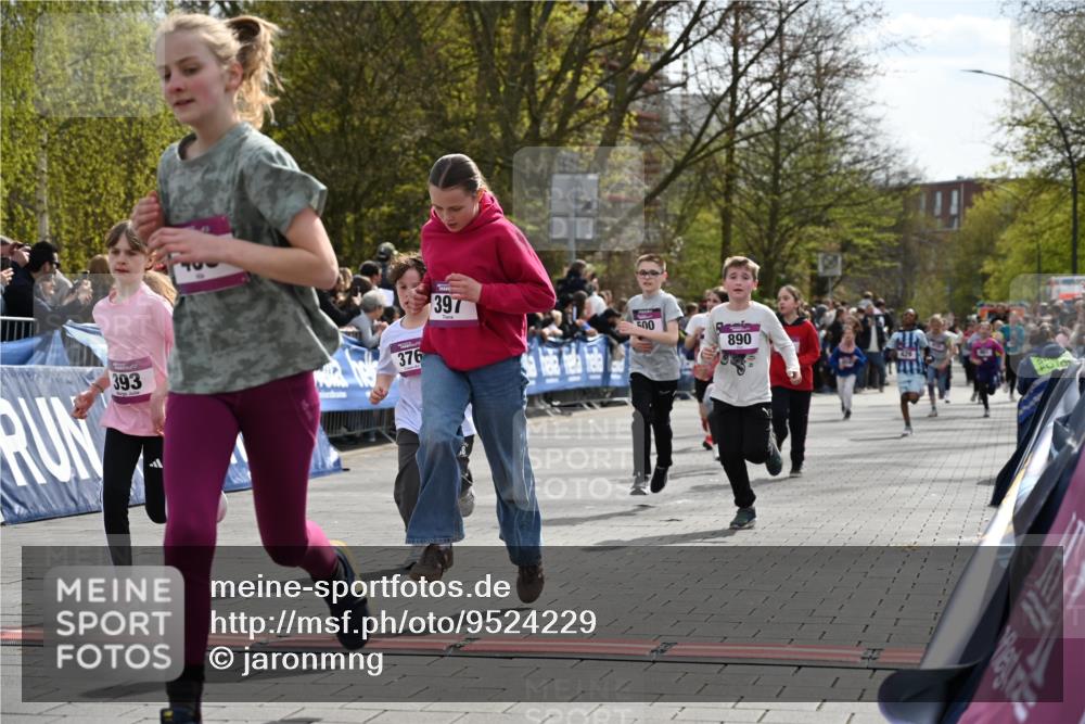 12.04.2026 - 45. Internationalen Wilhelmsburger Insellauf J. Mangold http://msf.ph/oto/9524229 12.04.2026 14:50:21 Ziel 21, 403, 398, 1064, 667, 661, 1829, 561, 469, 397, 393, 376, 890, 500, 1037, 335, 370 meine-sportfotos.de