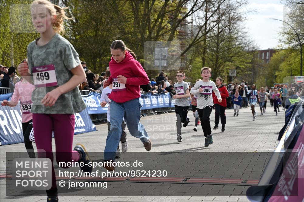 12.04.2026 - 45. Internationalen Wilhelmsburger Insellauf J. Mangold http://msf.ph/oto/9524230 12.04.2026 14:50:22 Ziel 667, 661, 1829, 561, 469, 397, 393, 376, 890, 500, 1037, 335, 370, 345, 429, 905, 461 meine-sportfotos.de
