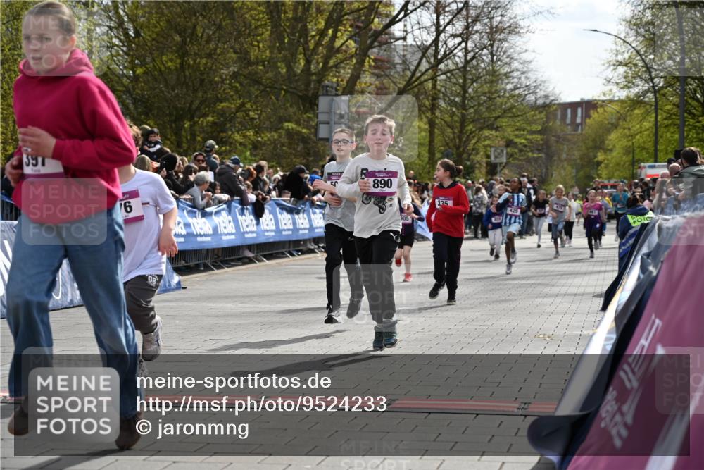 12.04.2026 - 45. Internationalen Wilhelmsburger Insellauf J. Mangold http://msf.ph/oto/9524233 12.04.2026 14:50:22 Ziel 667, 661, 1829, 561, 469, 397, 393, 376, 890, 500, 1037, 335, 370, 345, 429, 905, 461 meine-sportfotos.de