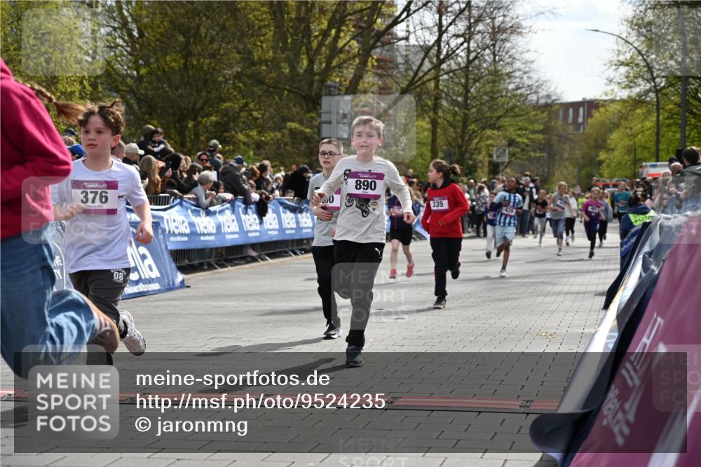 12.04.2026 - 45. Internationalen Wilhelmsburger Insellauf J. Mangold http://msf.ph/oto/9524235 12.04.2026 14:50:22 Ziel 667, 661, 1829, 561, 469, 397, 393, 376, 890, 500, 1037, 335, 370, 345, 429, 905, 461 meine-sportfotos.de