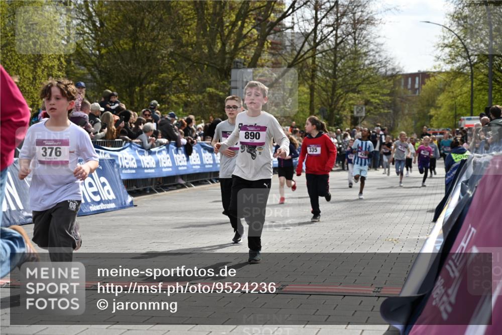 12.04.2026 - 45. Internationalen Wilhelmsburger Insellauf J. Mangold http://msf.ph/oto/9524236 12.04.2026 14:50:22 Ziel 667, 661, 1829, 561, 469, 397, 393, 376, 890, 500, 1037, 335, 370, 345, 429, 905, 461 meine-sportfotos.de