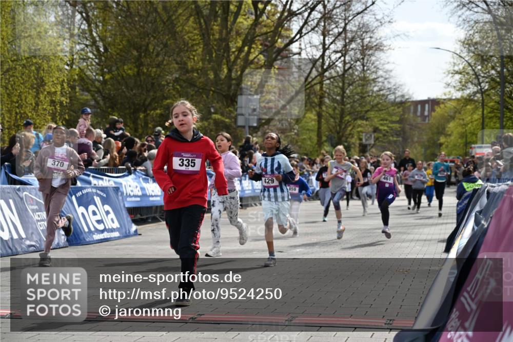 12.04.2026 - 45. Internationalen Wilhelmsburger Insellauf J. Mangold http://msf.ph/oto/9524250 12.04.2026 14:50:25 Ziel 397, 393, 376, 890, 500, 1037, 335, 370, 345, 429, 905, 461, 475, 859, 1840 meine-sportfotos.de