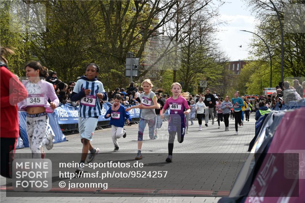 12.04.2026 - 45. Internationalen Wilhelmsburger Insellauf J. Mangold http://msf.ph/oto/9524257 12.04.2026 14:50:26 Ziel 376, 890, 500, 1037, 335, 370, 345, 429, 905, 461, 475, 859, 1840, 504, 333, 391, 407 meine-sportfotos.de