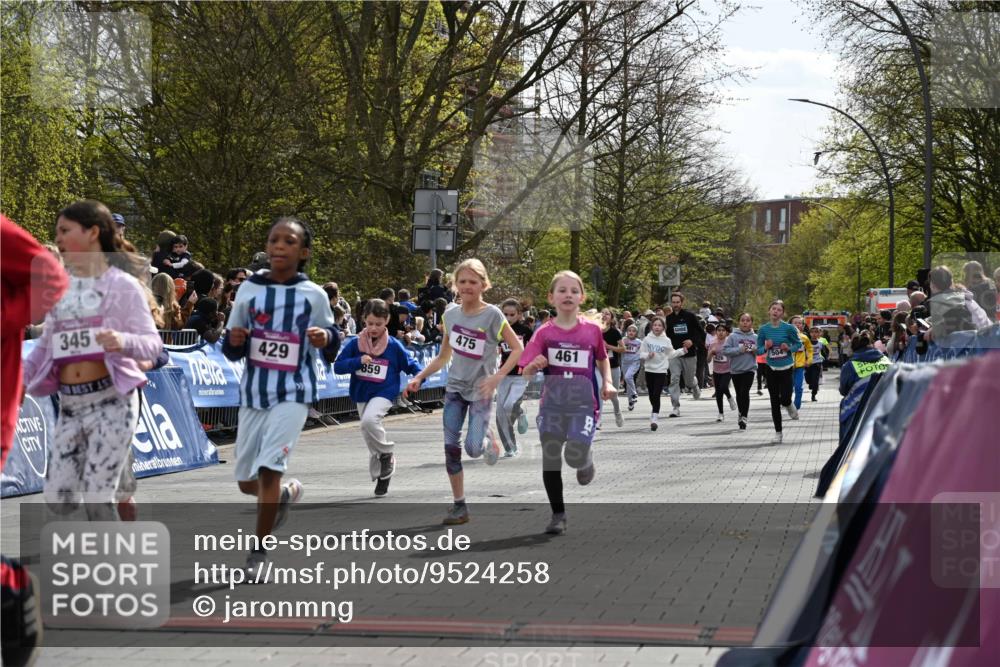 12.04.2026 - 45. Internationalen Wilhelmsburger Insellauf J. Mangold http://msf.ph/oto/9524258 12.04.2026 14:50:26 Ziel 376, 890, 500, 1037, 335, 370, 345, 429, 905, 461, 475, 859, 1840, 504, 333, 391, 407 meine-sportfotos.de