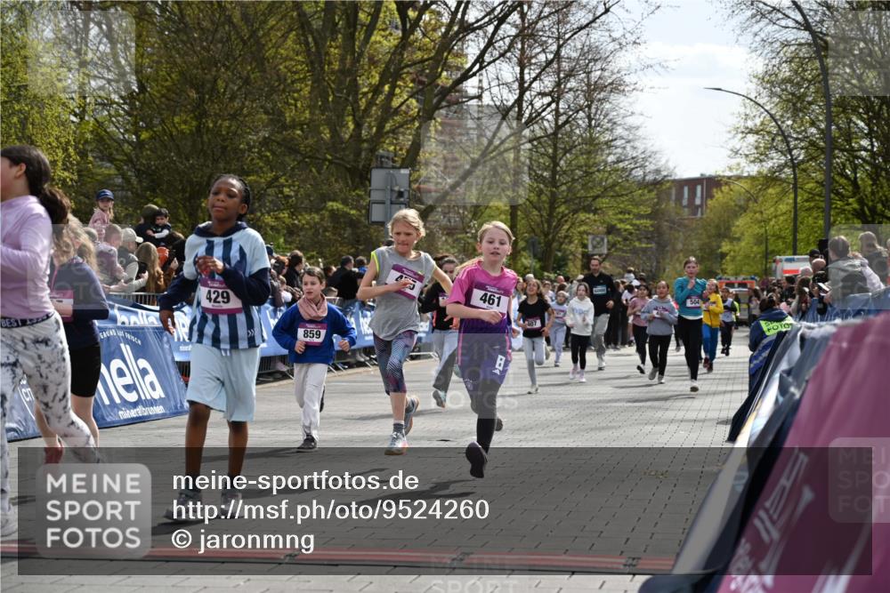 12.04.2026 - 45. Internationalen Wilhelmsburger Insellauf J. Mangold http://msf.ph/oto/9524260 12.04.2026 14:50:26 Ziel 376, 890, 500, 1037, 335, 370, 345, 429, 905, 461, 475, 859, 1840, 504, 333, 391, 407 meine-sportfotos.de