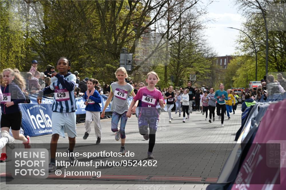 12.04.2026 - 45. Internationalen Wilhelmsburger Insellauf J. Mangold http://msf.ph/oto/9524262 12.04.2026 14:50:26 Ziel 376, 890, 500, 1037, 335, 370, 345, 429, 905, 461, 475, 859, 1840, 504, 333, 391, 407 meine-sportfotos.de