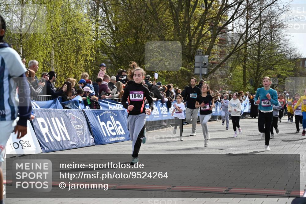 12.04.2026 - 45. Internationalen Wilhelmsburger Insellauf J. Mangold http://msf.ph/oto/9524264 12.04.2026 14:50:28 Ziel 1037, 335, 370, 345, 429, 905, 461, 475, 859, 1840, 504, 333, 391, 407, 883, 452 meine-sportfotos.de
