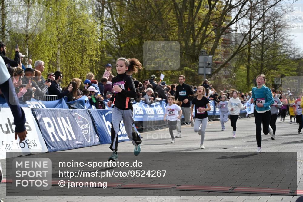 12.04.2026 - 45. Internationalen Wilhelmsburger Insellauf J. Mangold http://msf.ph/oto/9524267 12.04.2026 14:50:28 Ziel 1037, 335, 370, 345, 429, 905, 461, 475, 859, 1840, 504, 333, 391, 407, 883, 452 meine-sportfotos.de