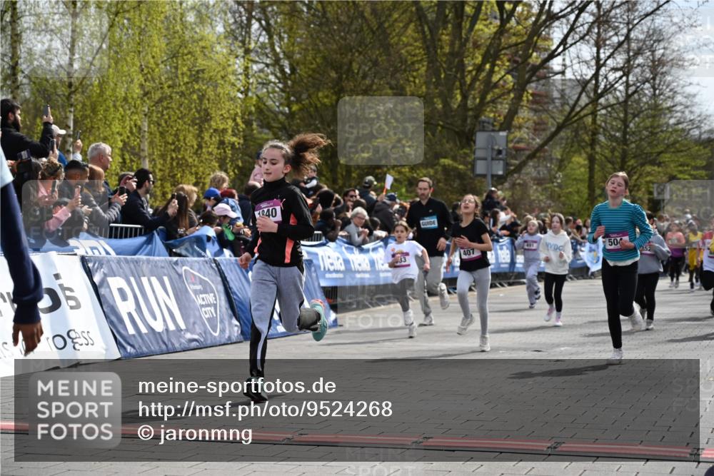 12.04.2026 - 45. Internationalen Wilhelmsburger Insellauf J. Mangold http://msf.ph/oto/9524268 12.04.2026 14:50:29 Ziel 370, 345, 429, 905, 461, 475, 859, 1840, 504, 333, 391, 407, 883, 452, 1834, 491 meine-sportfotos.de