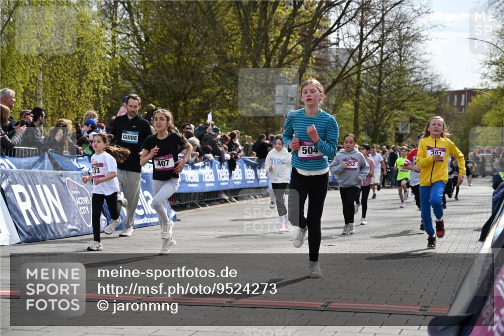 12.04.2026 - 45. Internationalen Wilhelmsburger Insellauf J. Mangold http://msf.ph/oto/9524273 12.04.2026 14:50:30 Ziel 345, 429, 905, 461, 475, 859, 1840, 504, 333, 391, 407, 883, 452, 1834, 491, 426, 392 meine-sportfotos.de