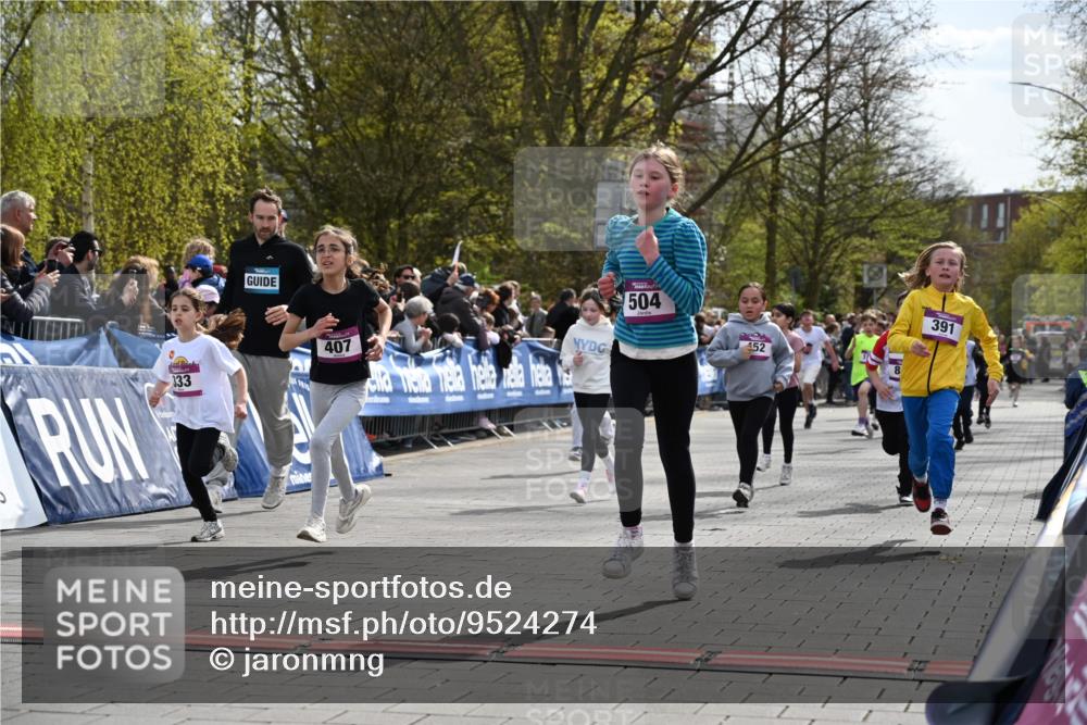 12.04.2026 - 45. Internationalen Wilhelmsburger Insellauf J. Mangold http://msf.ph/oto/9524274 12.04.2026 14:50:30 Ziel 345, 429, 905, 461, 475, 859, 1840, 504, 333, 391, 407, 883, 452, 1834, 491, 426, 392 meine-sportfotos.de