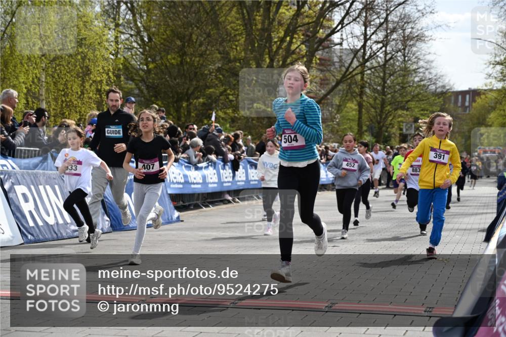 12.04.2026 - 45. Internationalen Wilhelmsburger Insellauf J. Mangold http://msf.ph/oto/9524275 12.04.2026 14:50:30 Ziel 345, 429, 905, 461, 475, 859, 1840, 504, 333, 391, 407, 883, 452, 1834, 491, 426, 392 meine-sportfotos.de
