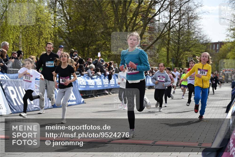 12.04.2026 - 45. Internationalen Wilhelmsburger Insellauf J. Mangold http://msf.ph/oto/9524276 12.04.2026 14:50:30 Ziel 345, 429, 905, 461, 475, 859, 1840, 504, 333, 391, 407, 883, 452, 1834, 491, 426, 392 meine-sportfotos.de