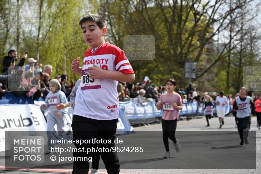12.04.2026 - 45. Internationalen Wilhelmsburger Insellauf J. Mangold http://msf.ph/oto/9524285 12.04.2026 14:50:33 Ziel 1840, 504, 333, 391, 407, 883, 452, 1834, 491, 426, 392, 880, 151, 1035 meine-sportfotos.de