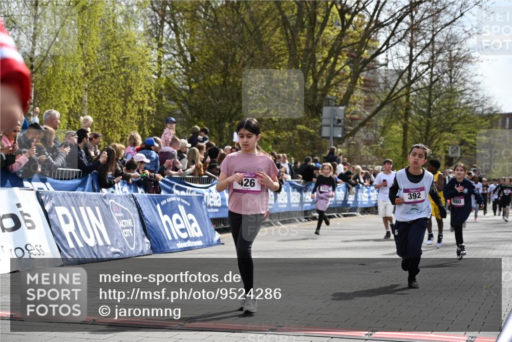 12.04.2026 - 45. Internationalen Wilhelmsburger Insellauf J. Mangold http://msf.ph/oto/9524286 12.04.2026 14:50:33 Ziel 1840, 504, 333, 391, 407, 883, 452, 1834, 491, 426, 392, 880, 151, 1035 meine-sportfotos.de