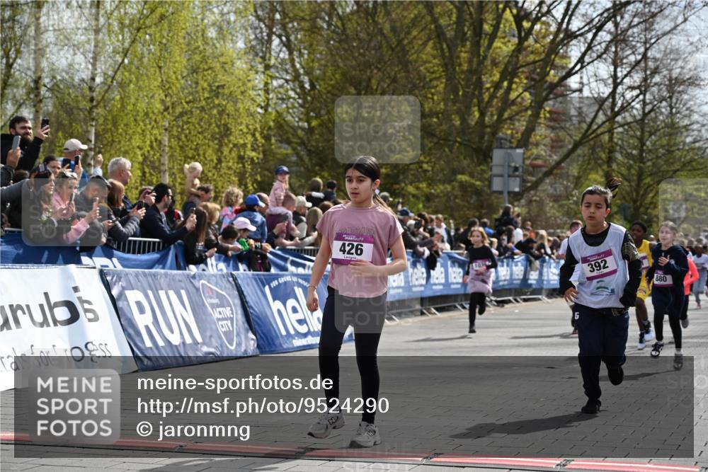 12.04.2026 - 45. Internationalen Wilhelmsburger Insellauf J. Mangold http://msf.ph/oto/9524290 12.04.2026 14:50:34 Ziel 504, 333, 391, 407, 883, 452, 1834, 491, 426, 392, 880, 151, 1035, 330 meine-sportfotos.de