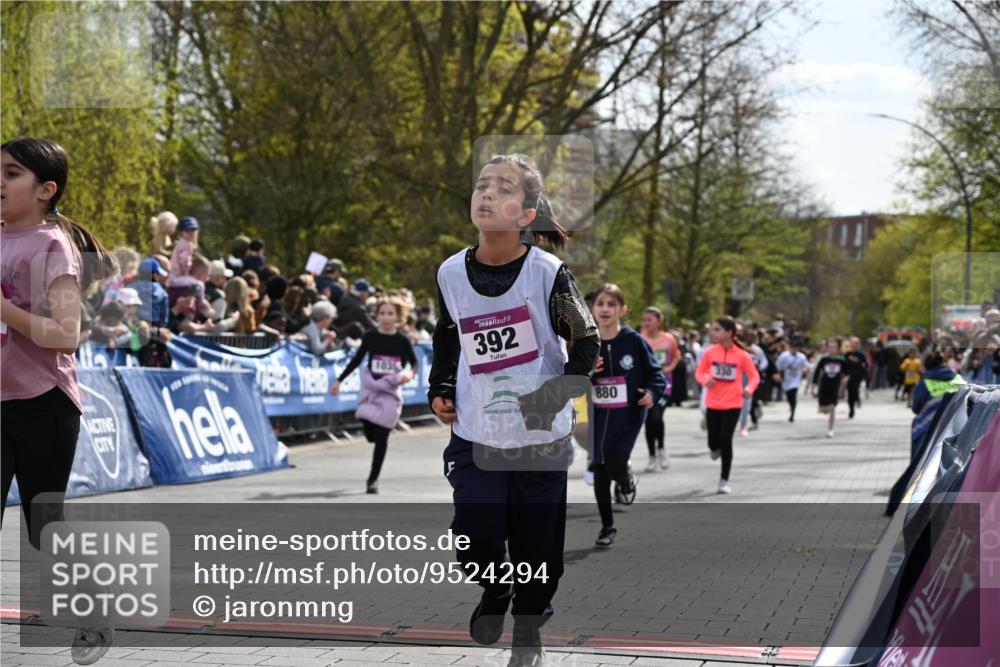 12.04.2026 - 45. Internationalen Wilhelmsburger Insellauf J. Mangold http://msf.ph/oto/9524294 12.04.2026 14:50:35 Ziel 883, 452, 1834, 491, 426, 392, 880, 151, 1035, 330, 362, 865 meine-sportfotos.de