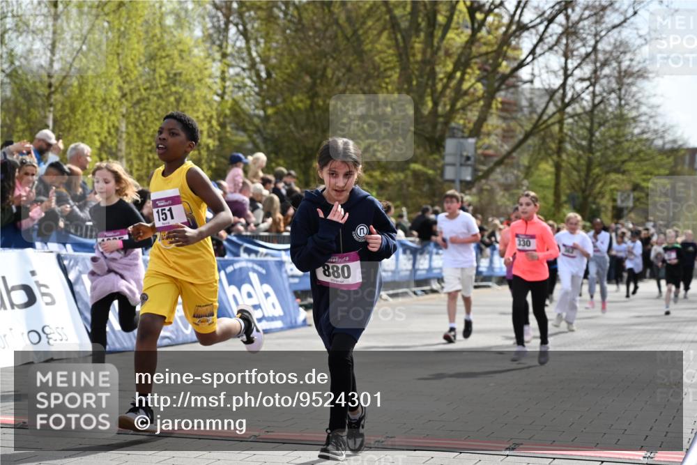 12.04.2026 - 45. Internationalen Wilhelmsburger Insellauf J. Mangold http://msf.ph/oto/9524301 12.04.2026 14:50:36 Ziel 452, 1834, 491, 426, 392, 880, 151, 1035, 330, 362, 865, 1844 meine-sportfotos.de