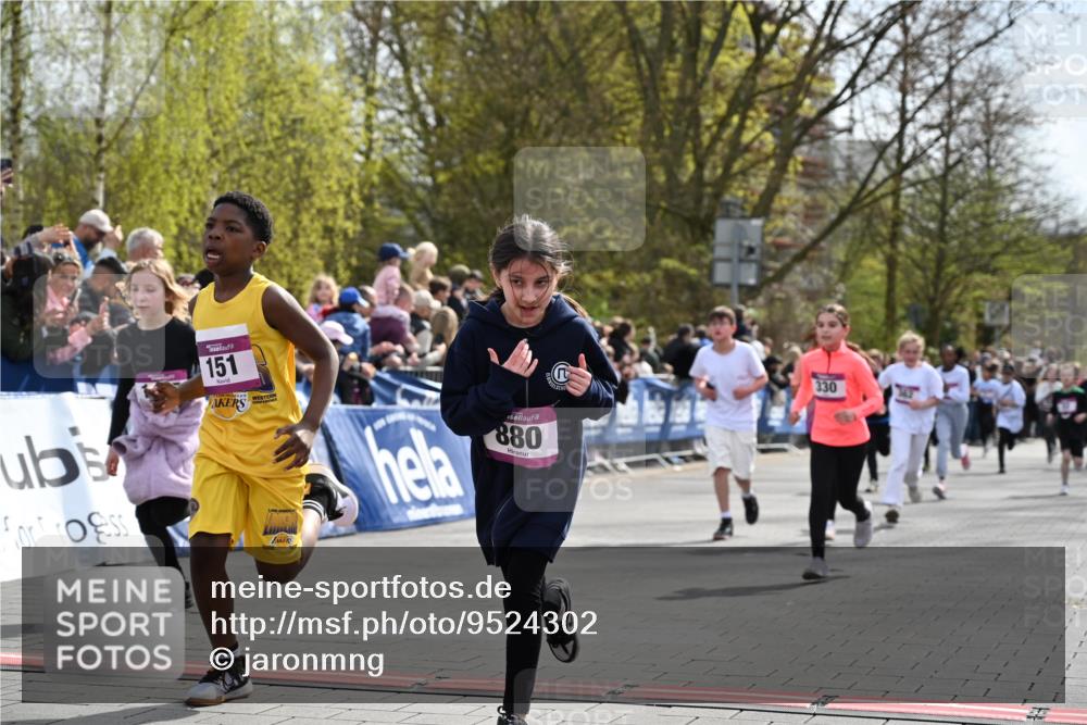 12.04.2026 - 45. Internationalen Wilhelmsburger Insellauf J. Mangold http://msf.ph/oto/9524302 12.04.2026 14:50:36 Ziel 452, 1834, 491, 426, 392, 880, 151, 1035, 330, 362, 865, 1844 meine-sportfotos.de