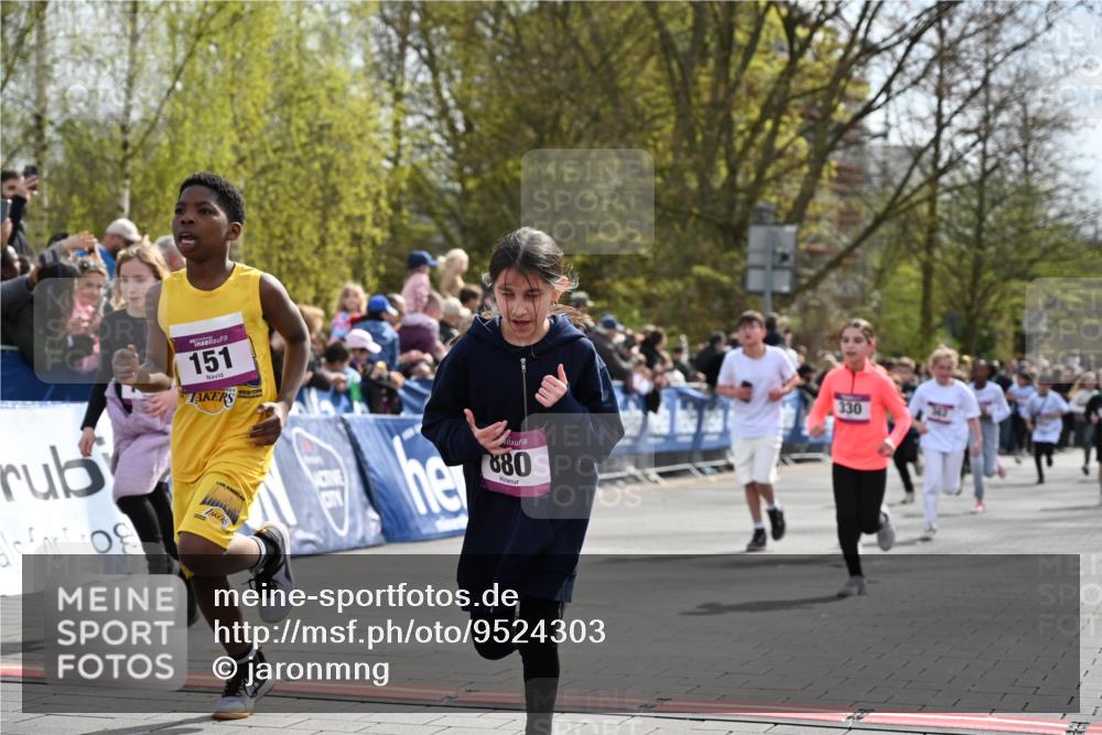 12.04.2026 - 45. Internationalen Wilhelmsburger Insellauf J. Mangold http://msf.ph/oto/9524303 12.04.2026 14:50:36 Ziel 452, 1834, 491, 426, 392, 880, 151, 1035, 330, 362, 865, 1844 meine-sportfotos.de