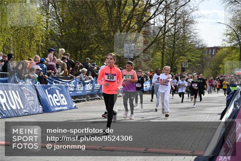 12.04.2026 - 45. Internationalen Wilhelmsburger Insellauf J. Mangold http://msf.ph/oto/9524306 12.04.2026 14:50:37 Ziel 1834, 491, 426, 392, 880, 151, 1035, 330, 362, 865, 1844, 98, 22 meine-sportfotos.de
