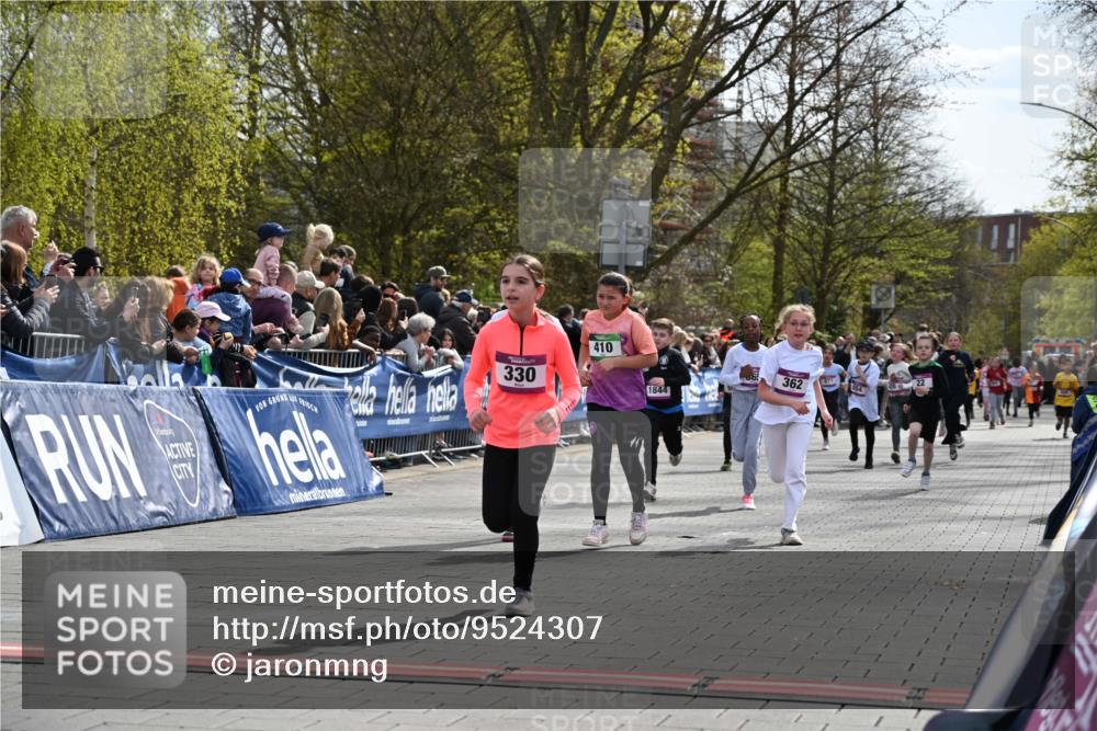 12.04.2026 - 45. Internationalen Wilhelmsburger Insellauf J. Mangold http://msf.ph/oto/9524307 12.04.2026 14:50:37 Ziel 1834, 491, 426, 392, 880, 151, 1035, 330, 362, 865, 1844, 98, 22 meine-sportfotos.de
