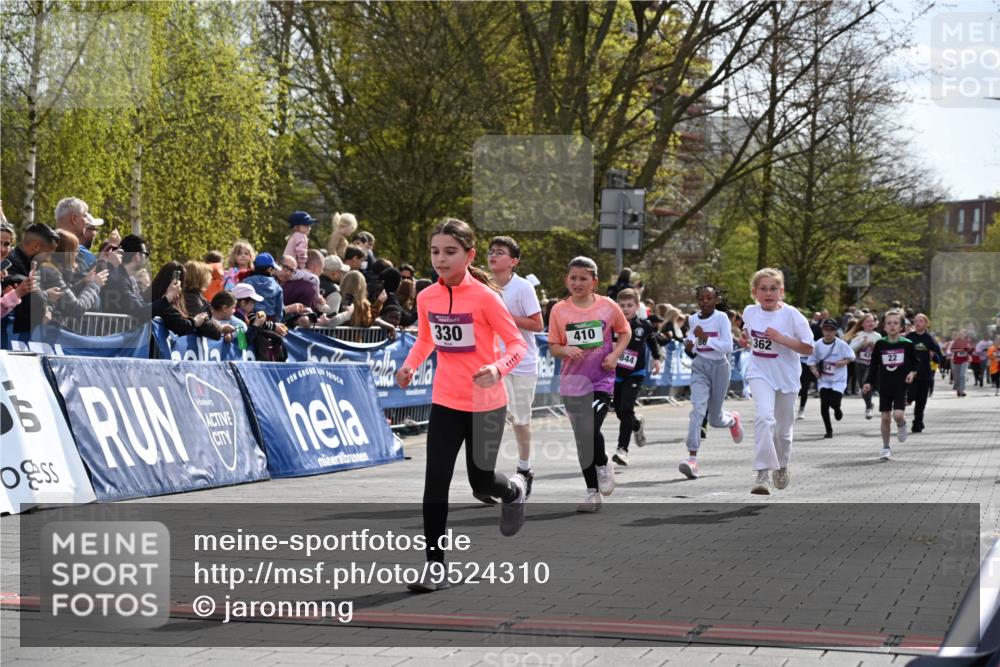 12.04.2026 - 45. Internationalen Wilhelmsburger Insellauf J. Mangold http://msf.ph/oto/9524310 12.04.2026 14:50:38 Ziel 426, 392, 880, 151, 1035, 330, 362, 865, 1844, 98, 22, 654, 420 meine-sportfotos.de
