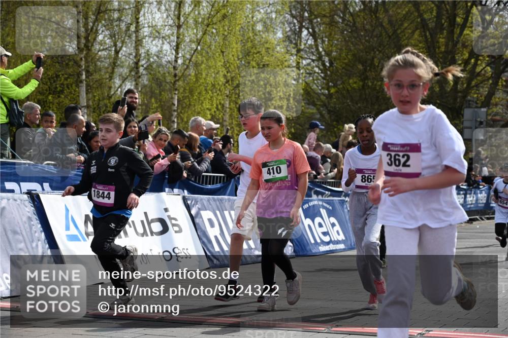 12.04.2026 - 45. Internationalen Wilhelmsburger Insellauf J. Mangold http://msf.ph/oto/9524322 12.04.2026 14:50:40 Ziel 151, 1035, 330, 362, 865, 1844, 98, 22, 654, 420, 877, 1049 meine-sportfotos.de