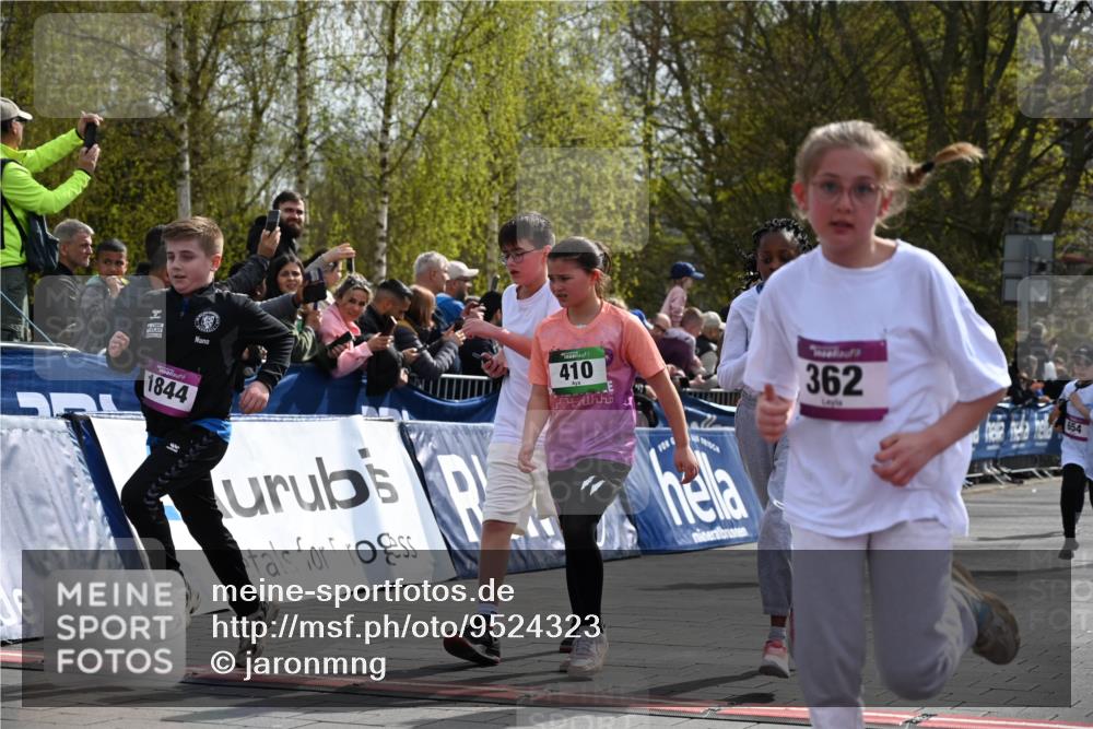 12.04.2026 - 45. Internationalen Wilhelmsburger Insellauf J. Mangold http://msf.ph/oto/9524323 12.04.2026 14:50:40 Ziel 151, 1035, 330, 362, 865, 1844, 98, 22, 654, 420, 877, 1049 meine-sportfotos.de