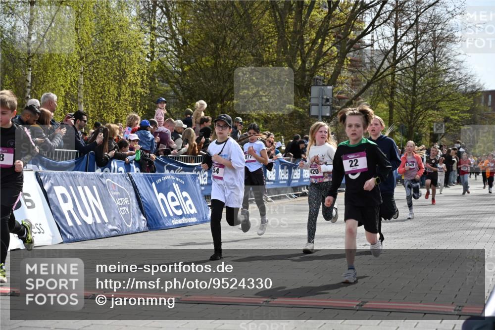 12.04.2026 - 45. Internationalen Wilhelmsburger Insellauf J. Mangold http://msf.ph/oto/9524330 12.04.2026 14:50:41 Ziel 330, 362, 865, 1844, 98, 22, 654, 420, 877, 1049 meine-sportfotos.de