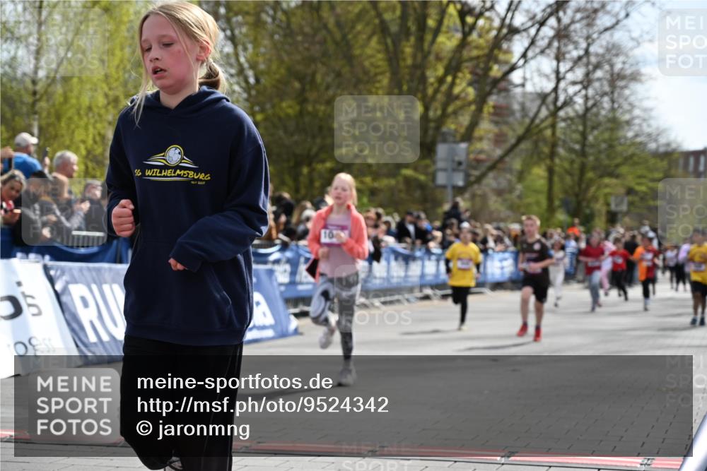 12.04.2026 - 45. Internationalen Wilhelmsburger Insellauf J. Mangold http://msf.ph/oto/9524342 12.04.2026 14:50:44 Ziel 1844, 98, 22, 654, 420, 877, 1049, 1837, 609, 331 meine-sportfotos.de