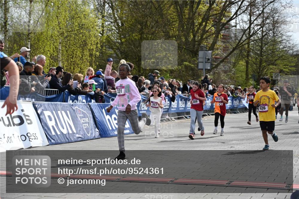 12.04.2026 - 45. Internationalen Wilhelmsburger Insellauf J. Mangold http://msf.ph/oto/9524361 12.04.2026 14:50:47 Ziel 877, 1049, 1837, 609, 331, 626, 895, 357, 889, 408, 351, 893, 455 meine-sportfotos.de