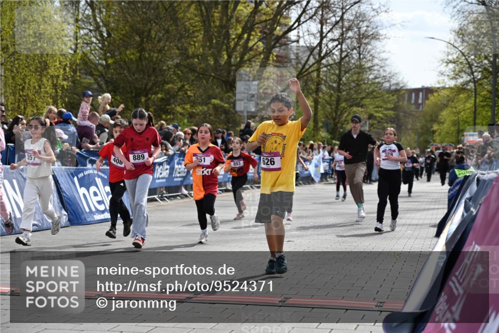 12.04.2026 - 45. Internationalen Wilhelmsburger Insellauf J. Mangold http://msf.ph/oto/9524371 12.04.2026 14:50:49 Ziel 1837, 609, 331, 626, 895, 357, 889, 408, 351, 893, 455, 388 meine-sportfotos.de