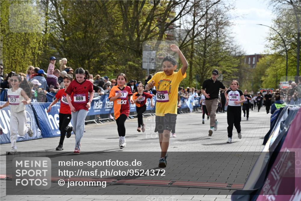 12.04.2026 - 45. Internationalen Wilhelmsburger Insellauf J. Mangold http://msf.ph/oto/9524372 12.04.2026 14:50:49 Ziel 1837, 609, 331, 626, 895, 357, 889, 408, 351, 893, 455, 388 meine-sportfotos.de