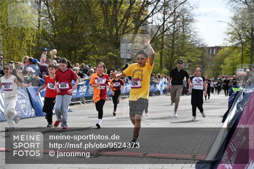 12.04.2026 - 45. Internationalen Wilhelmsburger Insellauf J. Mangold http://msf.ph/oto/9524373 12.04.2026 14:50:49 Ziel 1837, 609, 331, 626, 895, 357, 889, 408, 351, 893, 455, 388 meine-sportfotos.de