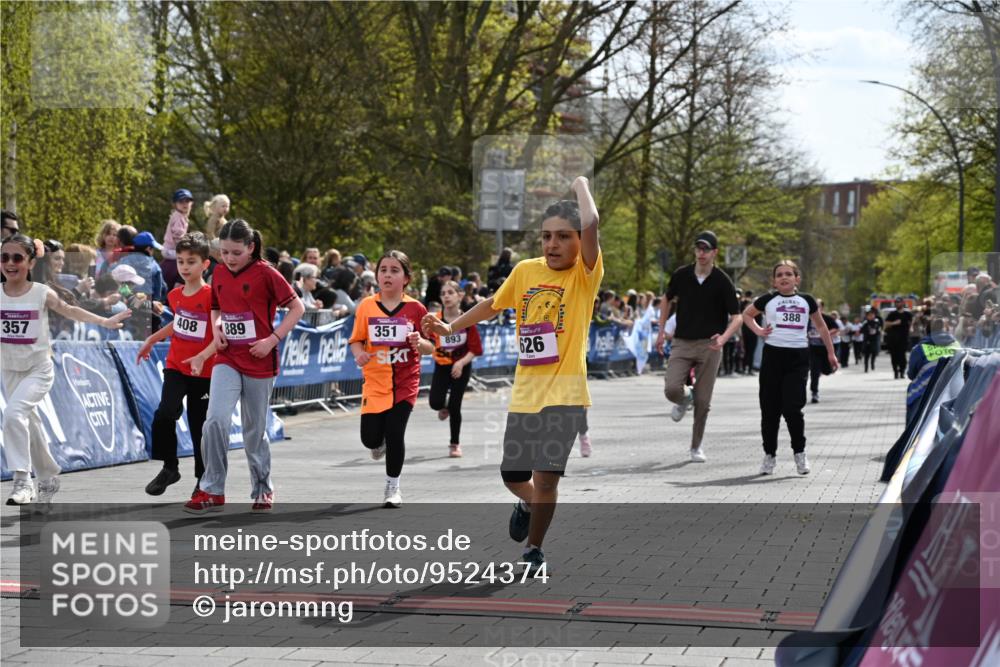 12.04.2026 - 45. Internationalen Wilhelmsburger Insellauf J. Mangold http://msf.ph/oto/9524374 12.04.2026 14:50:49 Ziel 1837, 609, 331, 626, 895, 357, 889, 408, 351, 893, 455, 388 meine-sportfotos.de