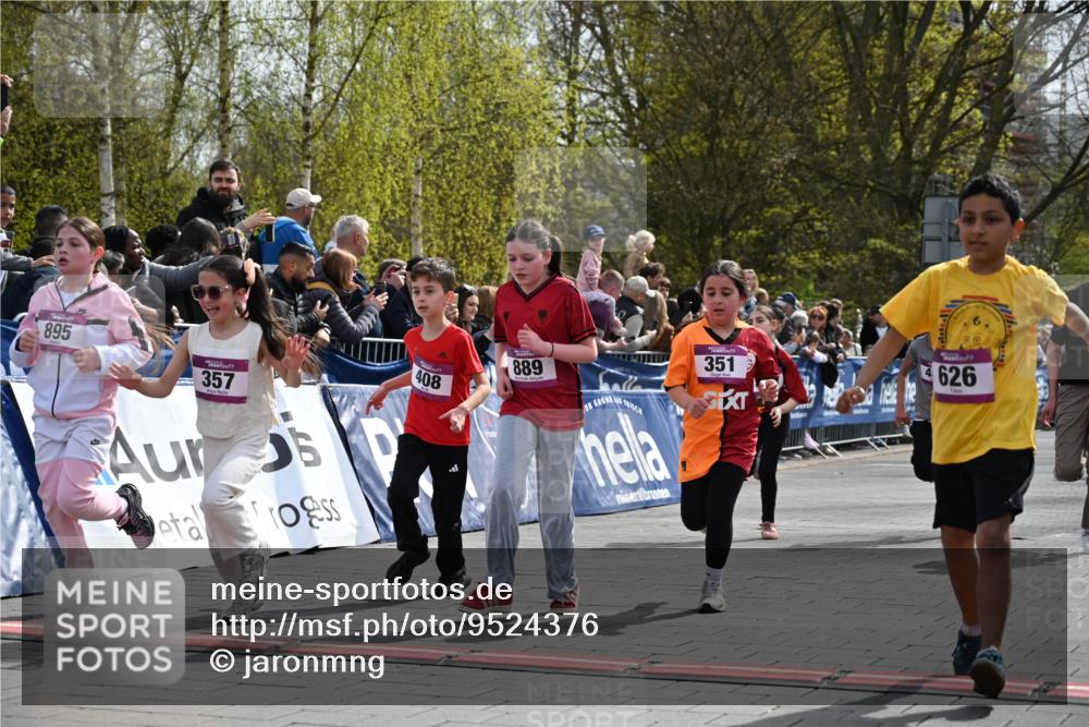 12.04.2026 - 45. Internationalen Wilhelmsburger Insellauf J. Mangold http://msf.ph/oto/9524376 12.04.2026 14:50:50 Ziel 1837, 609, 331, 626, 895, 357, 889, 408, 351, 893, 455, 388 meine-sportfotos.de