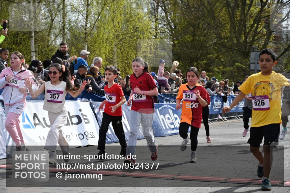 12.04.2026 - 45. Internationalen Wilhelmsburger Insellauf J. Mangold http://msf.ph/oto/9524377 12.04.2026 14:50:50 Ziel 1837, 609, 331, 626, 895, 357, 889, 408, 351, 893, 455, 388 meine-sportfotos.de