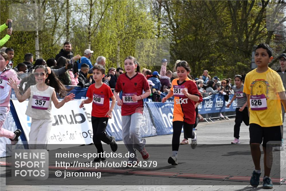 12.04.2026 - 45. Internationalen Wilhelmsburger Insellauf J. Mangold http://msf.ph/oto/9524379 12.04.2026 14:50:50 Ziel 1837, 609, 331, 626, 895, 357, 889, 408, 351, 893, 455, 388 meine-sportfotos.de